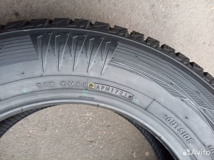 Nitto Therma Spike 225/65 R17 106T