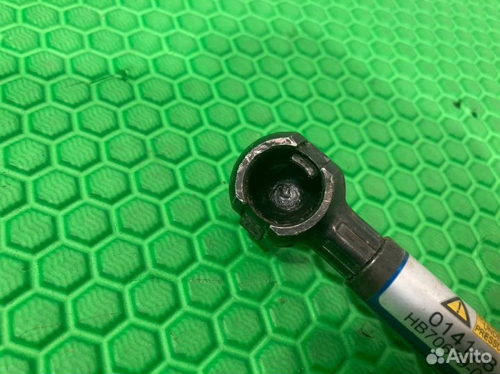 Амортизатор багажника Volkswagen Touareg 7L6 7L7