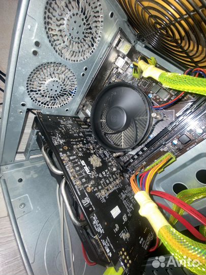 Материнская плата с процессором и памятью