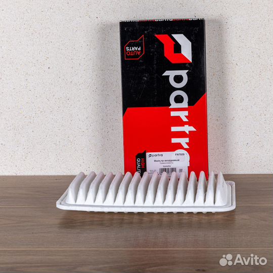 Фильтр воздушный Toyota Avensis II, Corolla IX