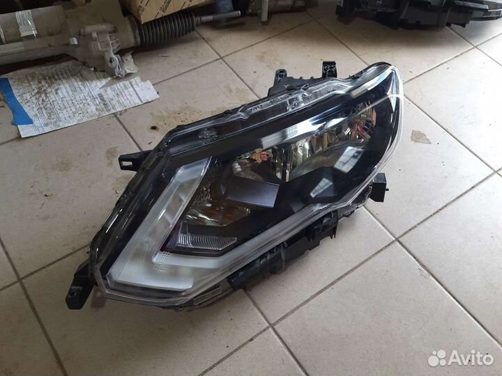 Фара левая Nissan x trail t32 17