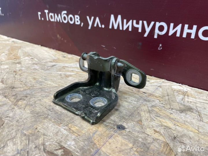 Петля двери задняя левая Renault Duster