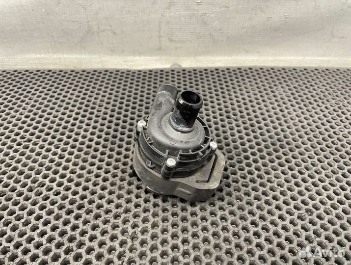 Насос водяной электрический Mercedes-Benz R-Class