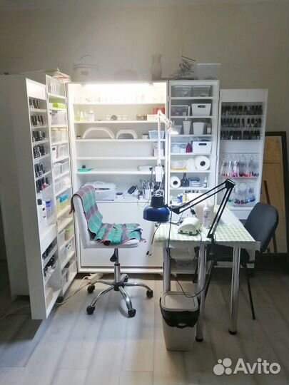 Шкаф для мастера маникюра, маникюрный стол