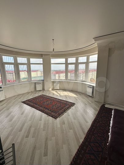 3-к. квартира, 89 м², 10/10 эт.