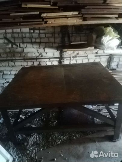 Металлический стол