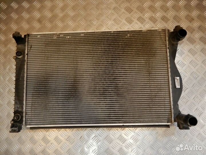Радиатор охлаждения Ауди А6 С6 4F0121251R