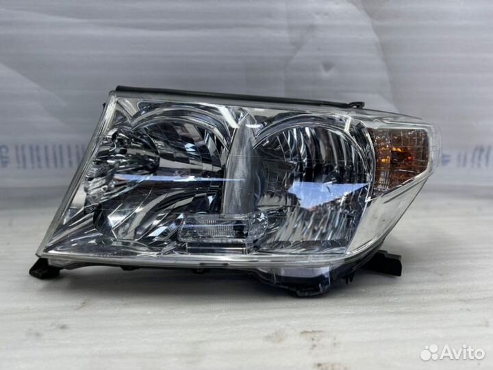 Фара галоген передняя левая Toyota Land Cruiser