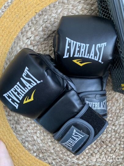 Боксерские перчатки
