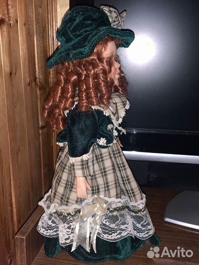 Кукла фарфоровая коллекционная