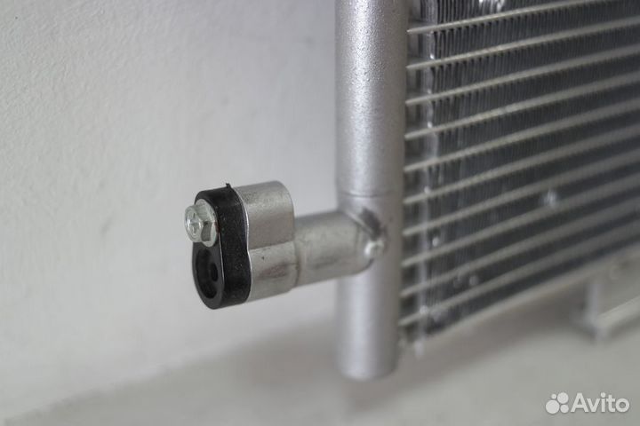 Радиатор кондиционера Сузуки SX4 06