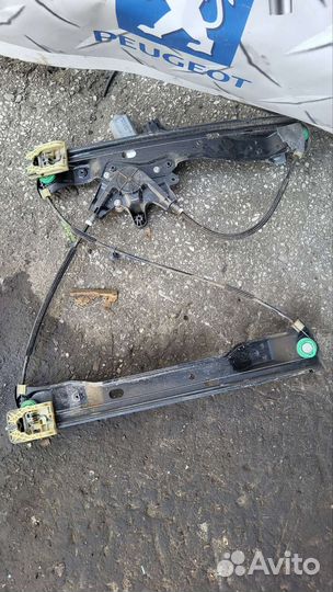 Форд фокус 3. Стеклоподъёмник передний правый