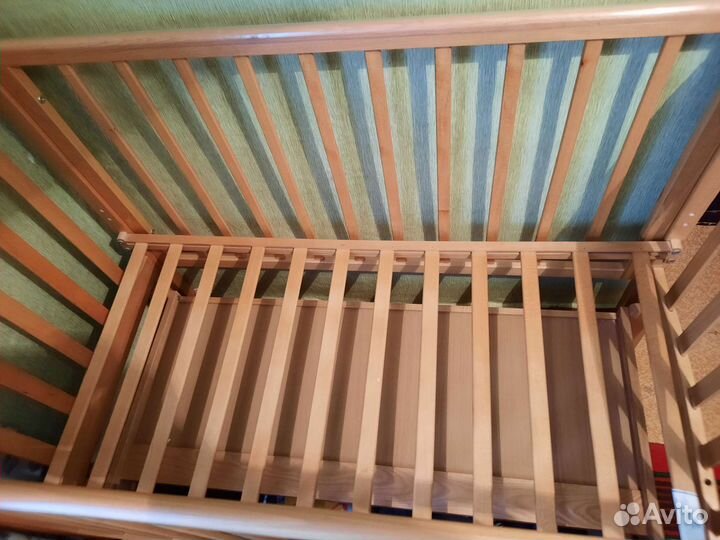 Детская кроватка с маятником и ящиком