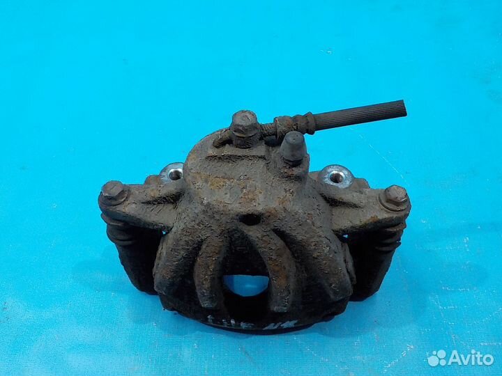 Тормозной суппорт передний левый toyota Avensis (T250) 2003-2008