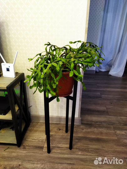 Подставка для цветов напольная металлическая