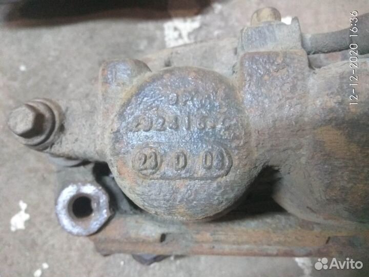 Суппорт передний на Шевроле Трейл Блейзер 2009 год