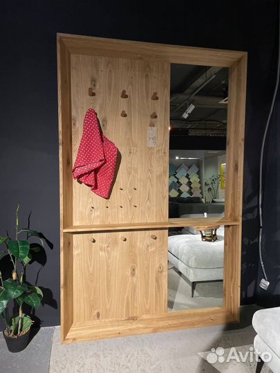 Зеркало-вешалка настенное