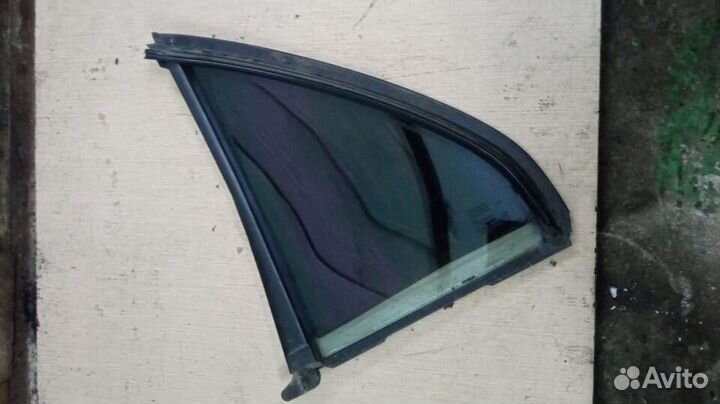 Стекло заднее правое левое глухое Opel Omega B