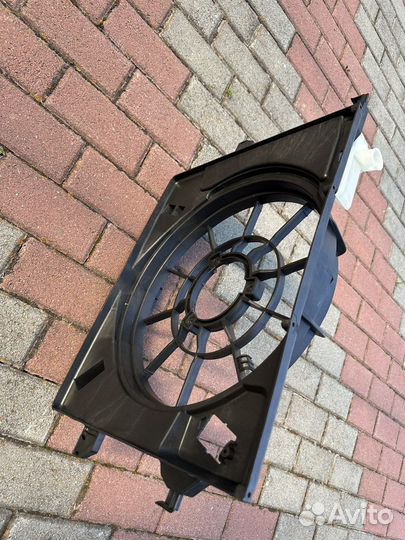 Диффузор вентилятора kia rio 3/ hyundai solaris