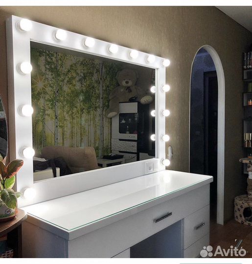 Гримёрный столик визажиста + гримёрное зеркало