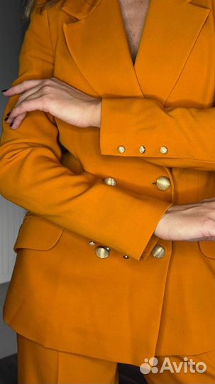 Продаю женский костюм A.Michael