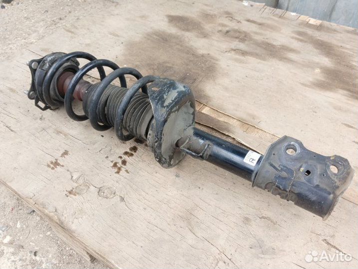 Стойка амортизатора передняя правая Honda Cr-V 3