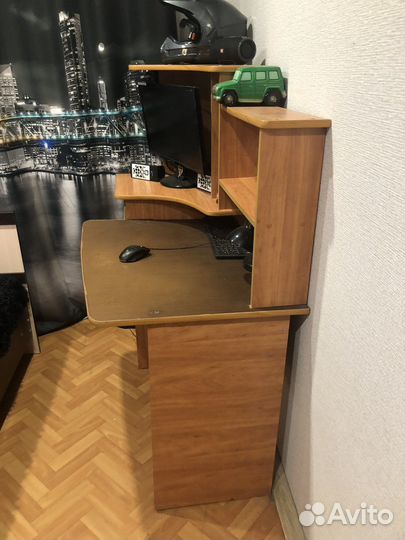 Компьютерный стол