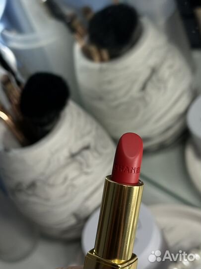 Помада Chanel rouge allure velvet