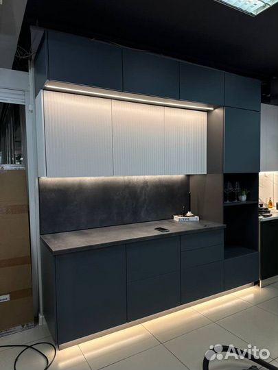 Кухня современная в потолок. Цена за всё