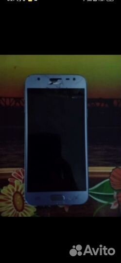 Телефон Samsung 3 2017