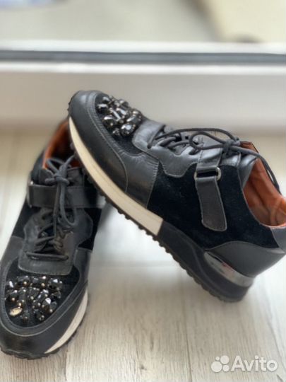 Кроссовки женские