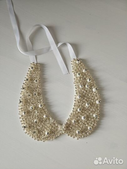 Воротник декоративный белый с бусинами