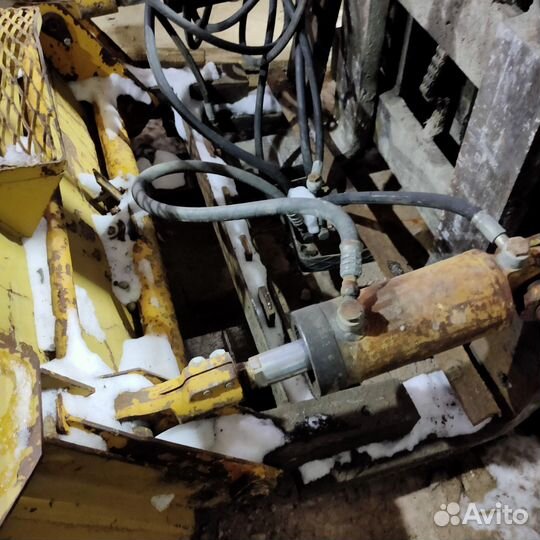 Гидравлический ковш на вилочный погрузчик