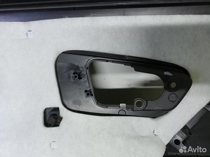 Обшивка правой перед двери SsangYong Actyon2 10-14