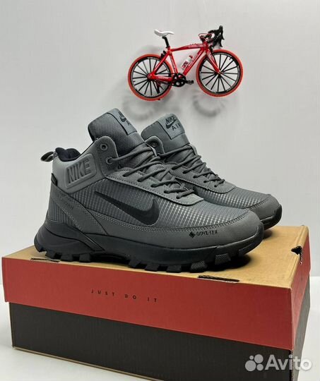 Кроссовки зимние с мехом nike gore TEX