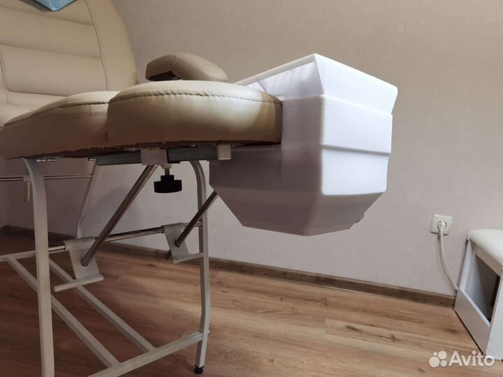 Новая. Вытяжка, педикюр, маникюр