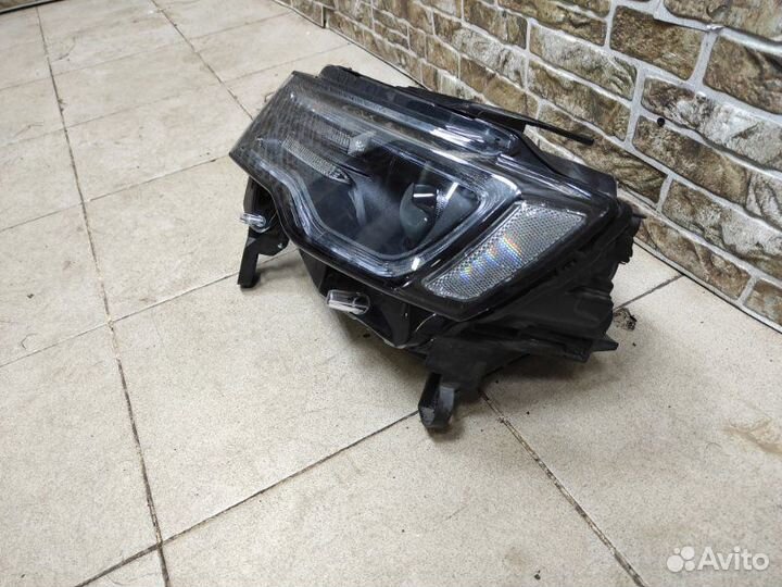 Фара левая Jeep Grand Cherokee