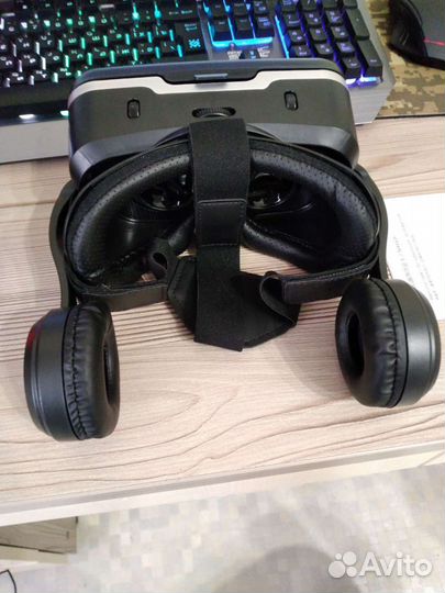 Очки виртуальной реальности с пультом