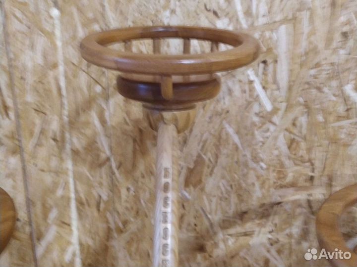 Подставка под цветы из дерева