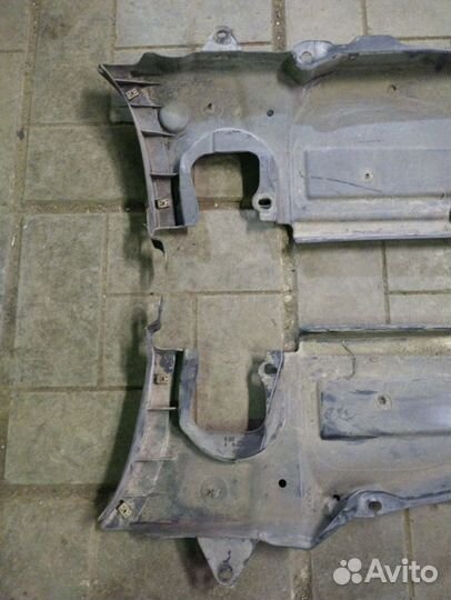 Защита днища кузова VW Touareg NF 7P0825202C