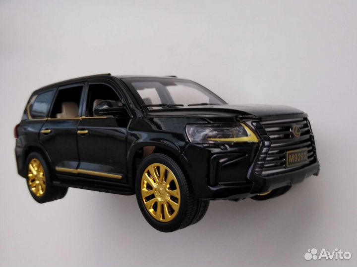 Модель Lexus все открывается, свет, звук 19см