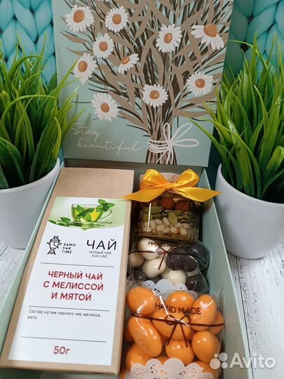 Подарок на 8 марта Ромашки орехи, мёд, чай