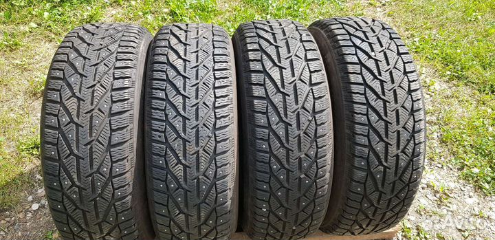 Kormoran SUV Stud 215/65 R16