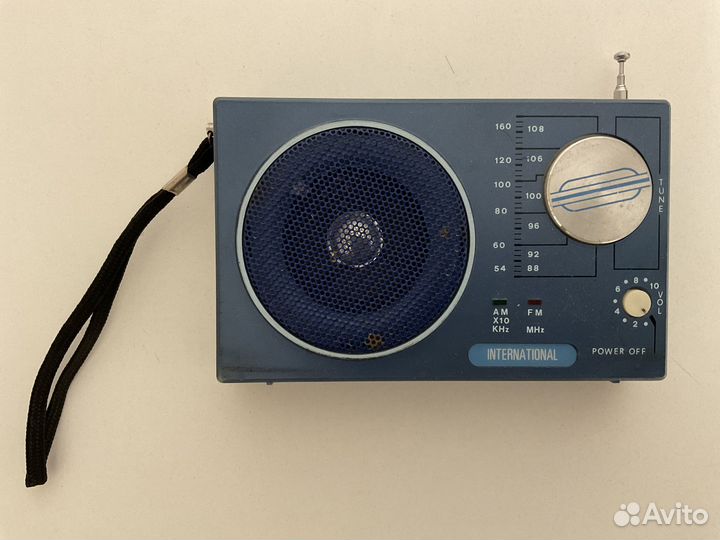 Винтажный радиоприемник AM/FM International