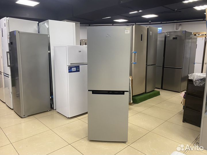 Холодильник Indesit новый