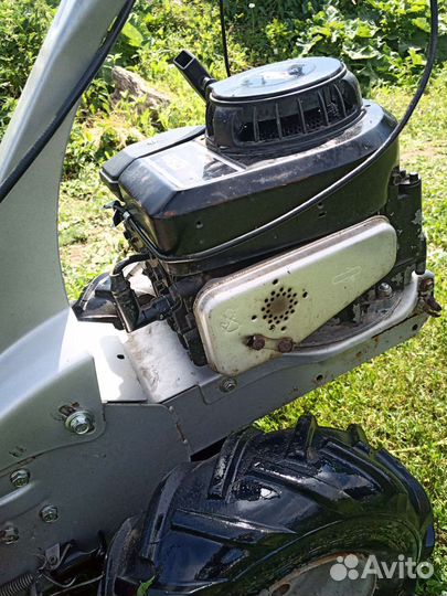 Газонокосилка бензиновая сенокосилка