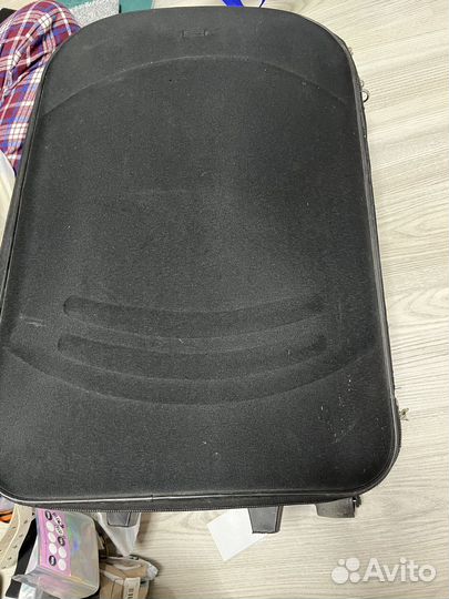 Чемодан сломана 1 ножка