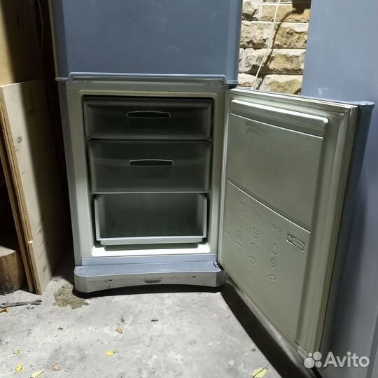 Продаётся холодильник indesit