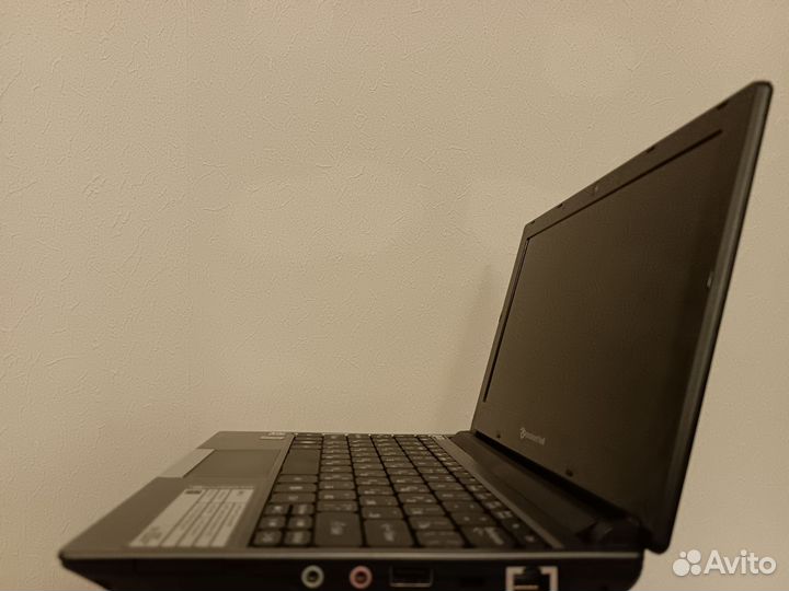 Прадаётся нетбук Packard bell