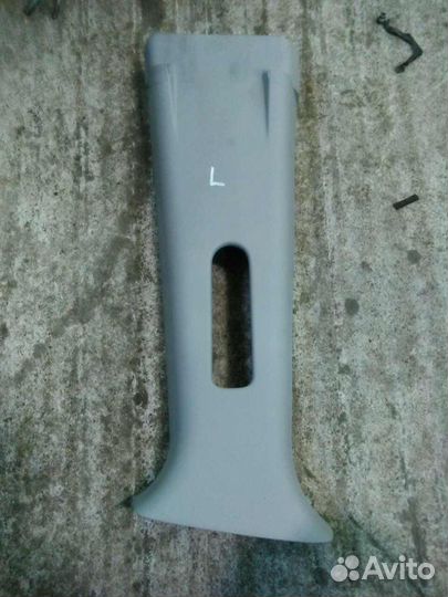 Обшивка средней стойки верхняя левая honda Pilot